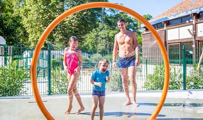 Aire de jeux aquatiques pour s'amuser en famille