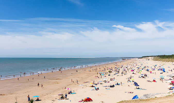 Journée en famille à la grande plage près de Royan