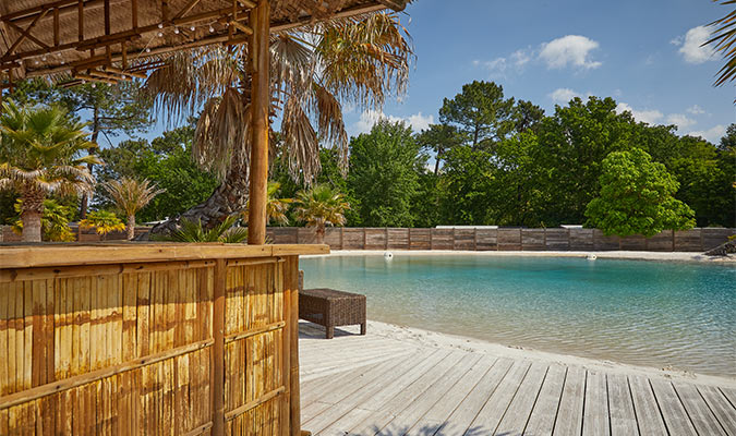 Paillote sur le lagon du camping