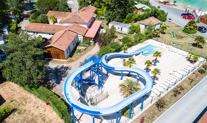 Forme en spirale du toboggan vu du ciel